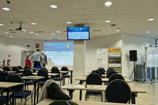 Zväčšiť fotografiu - Ako ai mení vzdelávanie? naši pedagógovia na konferencii fri žu