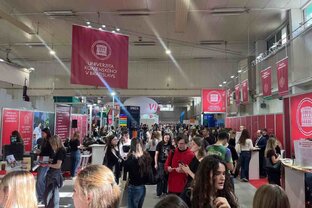 Zväčšiť fotografiu - Štvrtáci navštívili veľtrh vysokých škôl gaudeamus v bratislave