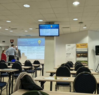 Ako AI mení vzdelávanie? Naši pedagógovia na konferencii FRI ŽU