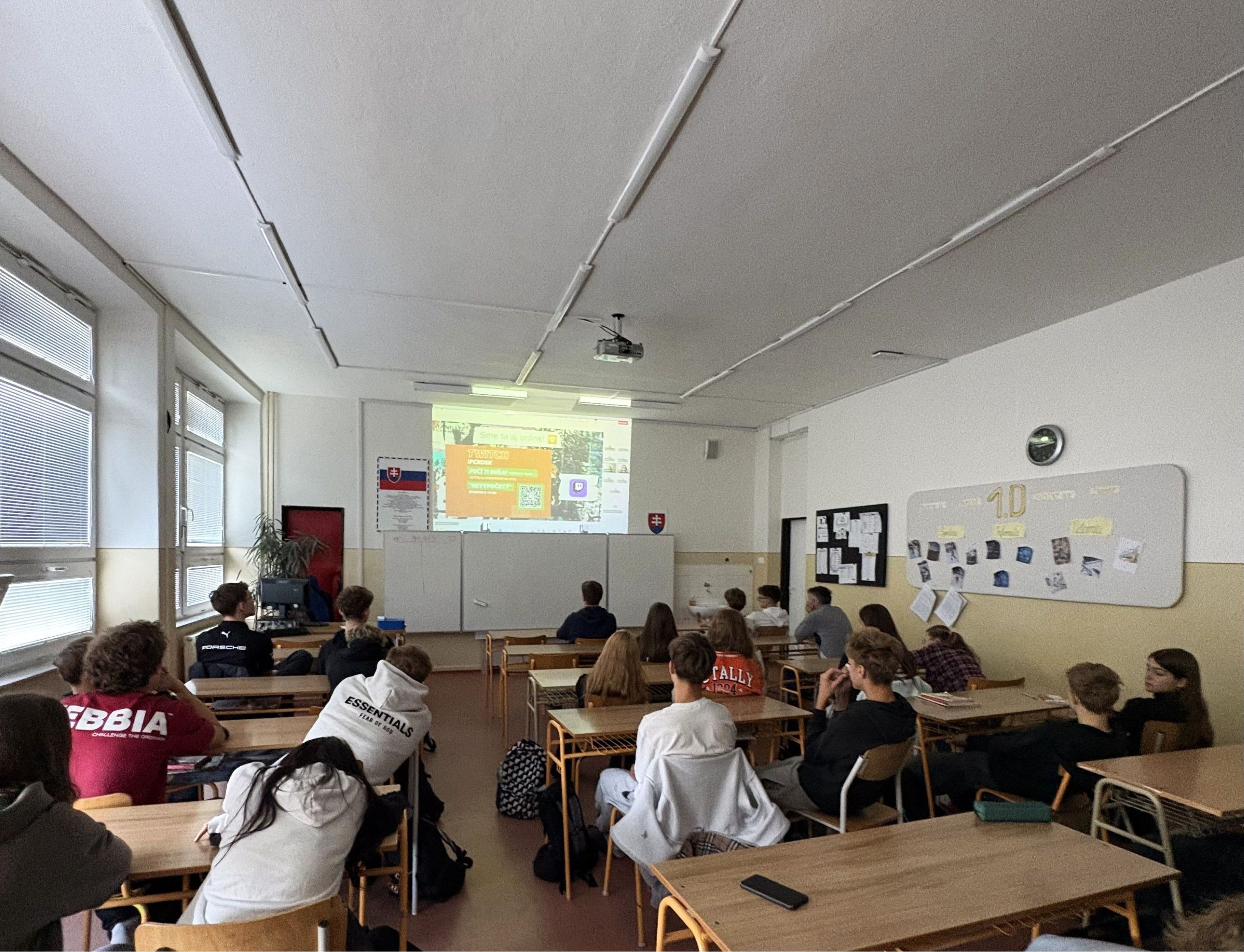 Keď nás algoritmus zatvára do bubliny – prváci sa pozreli na svet sociálnych sietí trochu inak